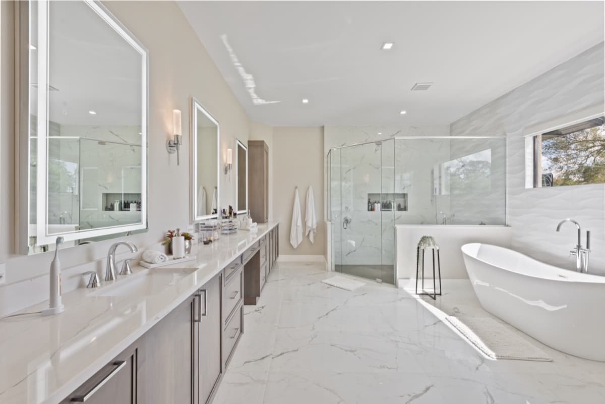 Primary bath with soaking tub